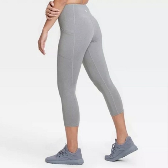 NWT All In Motion Target High Rise Sculpted Streamline High Rise Capri Leggings - Picture 3 of 10